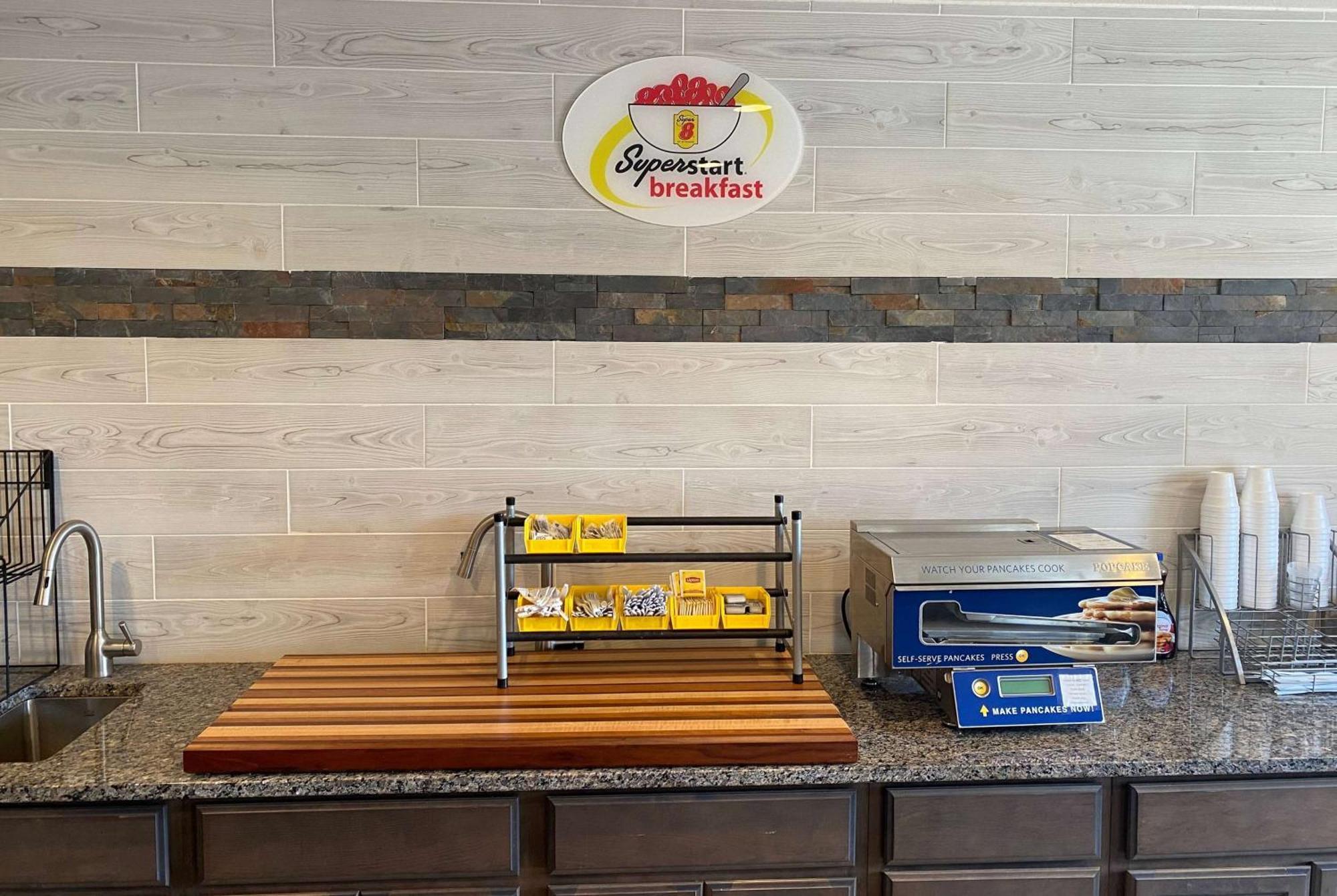 Hotel Super 8 By Wyndham Independence Ks Extérieur photo